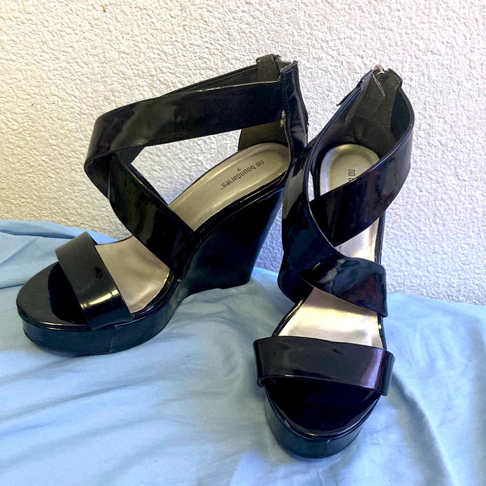 I’m selling a pair of size 9 women high heels for $25